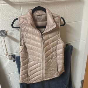 32 Degrees Tan Quilted Vest Lightweight Chevron